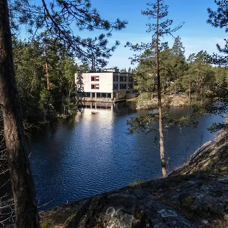 Korpilampi Szálloda 4*